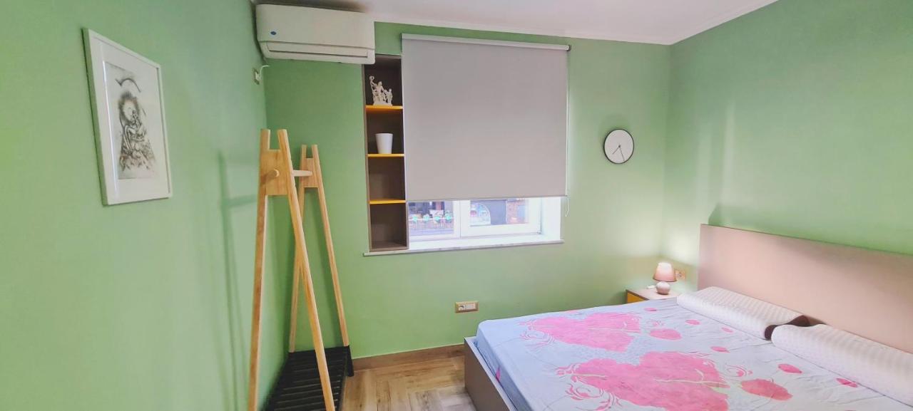 2V1 - Sheshi Willson Daire Tiran Dış mekan fotoğraf
